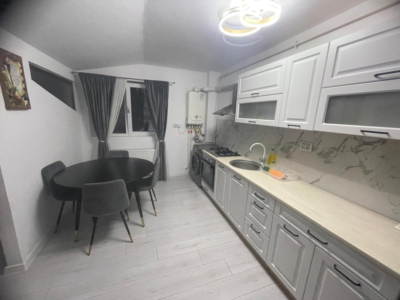 Apartament 2 Camere Tirgu Jiu Targu Jiu Ngoại thất bức ảnh